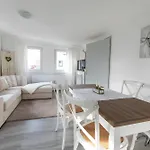 Snug Und Hugley Apartment *